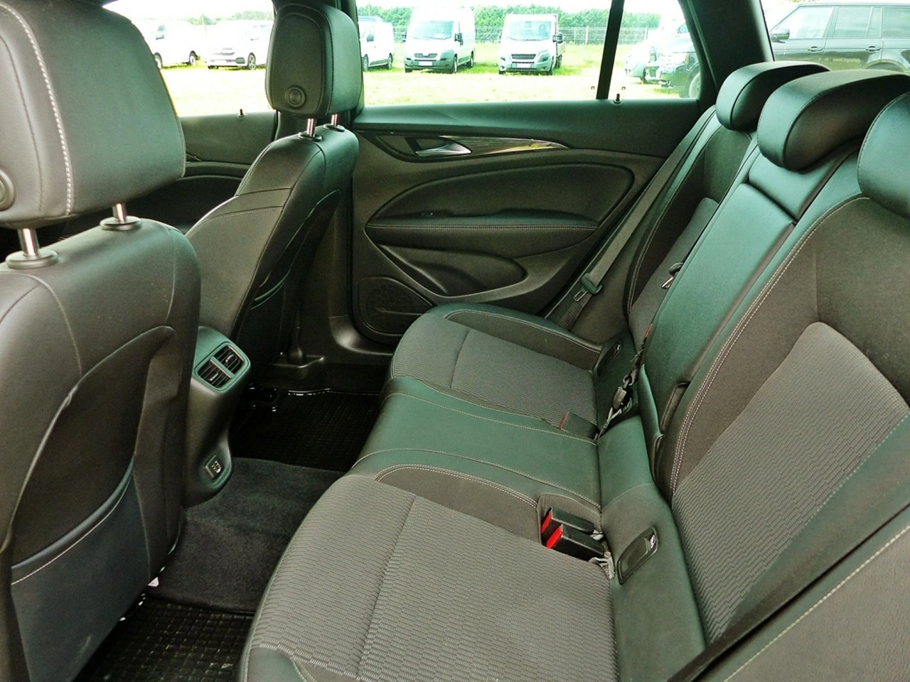 Opel Insignia Sports Tourer - Zdjęcie 21