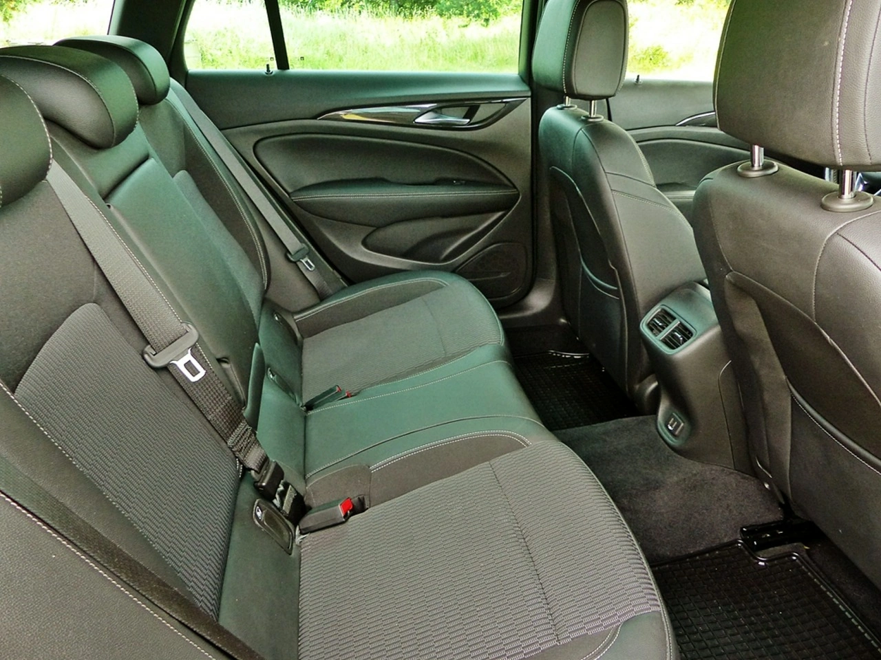 Opel Insignia Sports Tourer - Zdjęcie 22