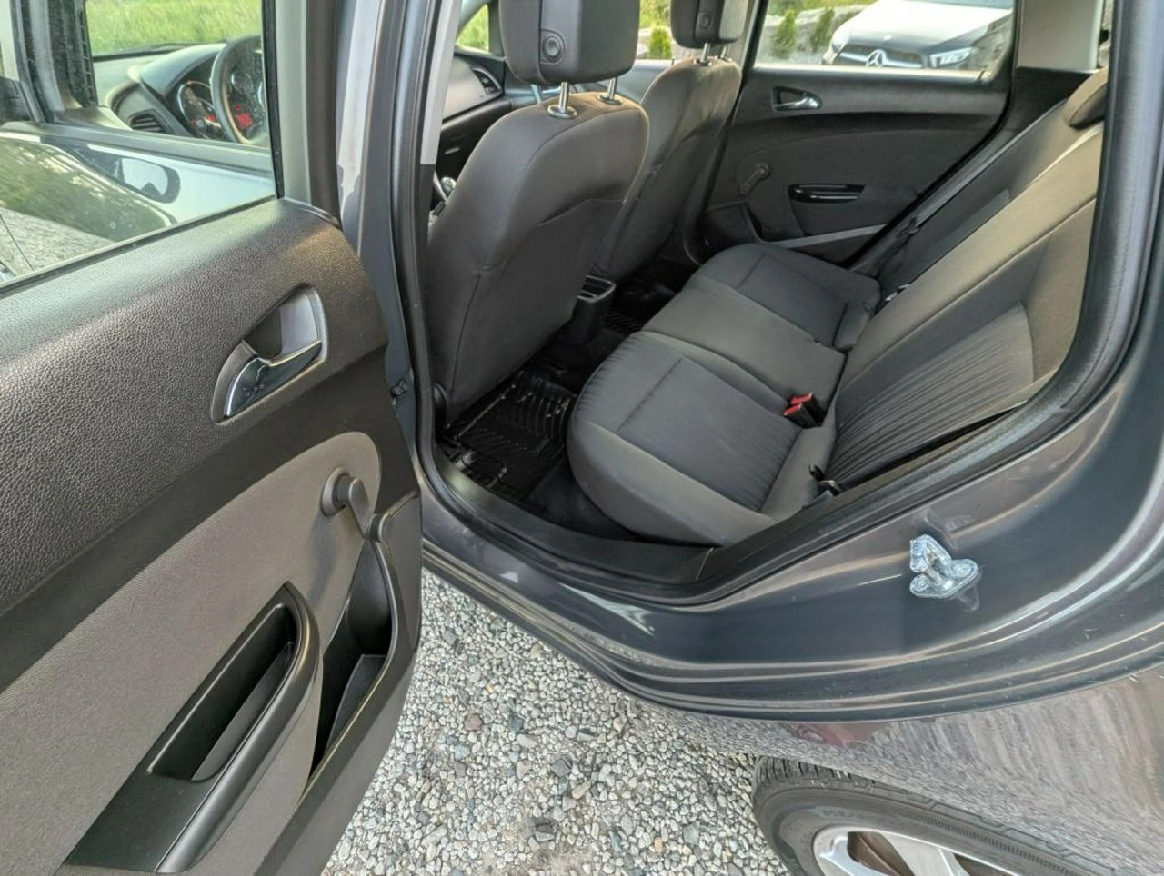 Opel Astra Sports Tourer - Zdjęcie 14