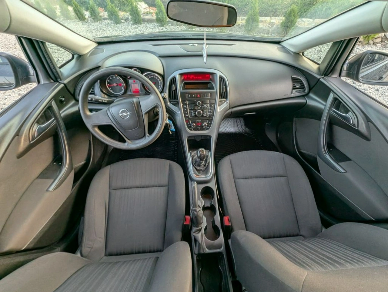 Opel Astra Sports Tourer - Zdjęcie 15