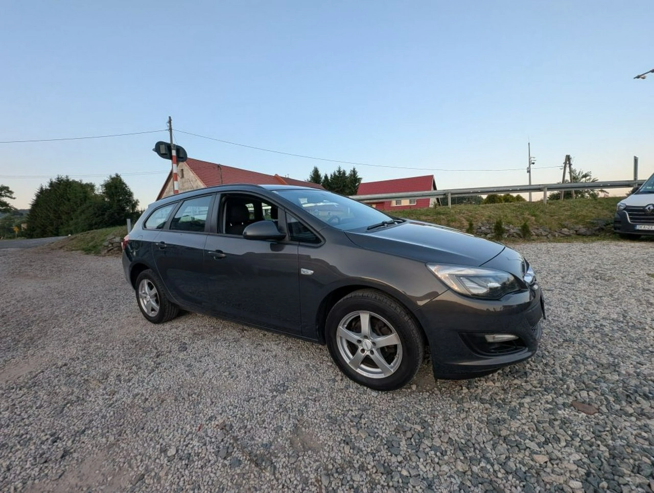 Opel Astra Sports Tourer - Zdjęcie 3
