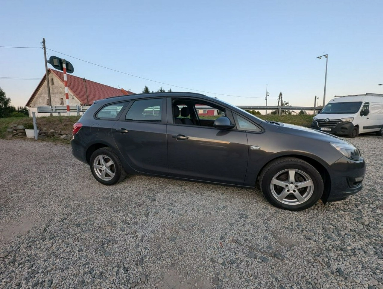 Opel Astra Sports Tourer - Zdjęcie 4