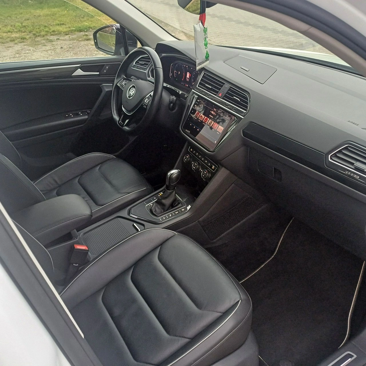 Volkswagen Tiguan - Zdjęcie 12