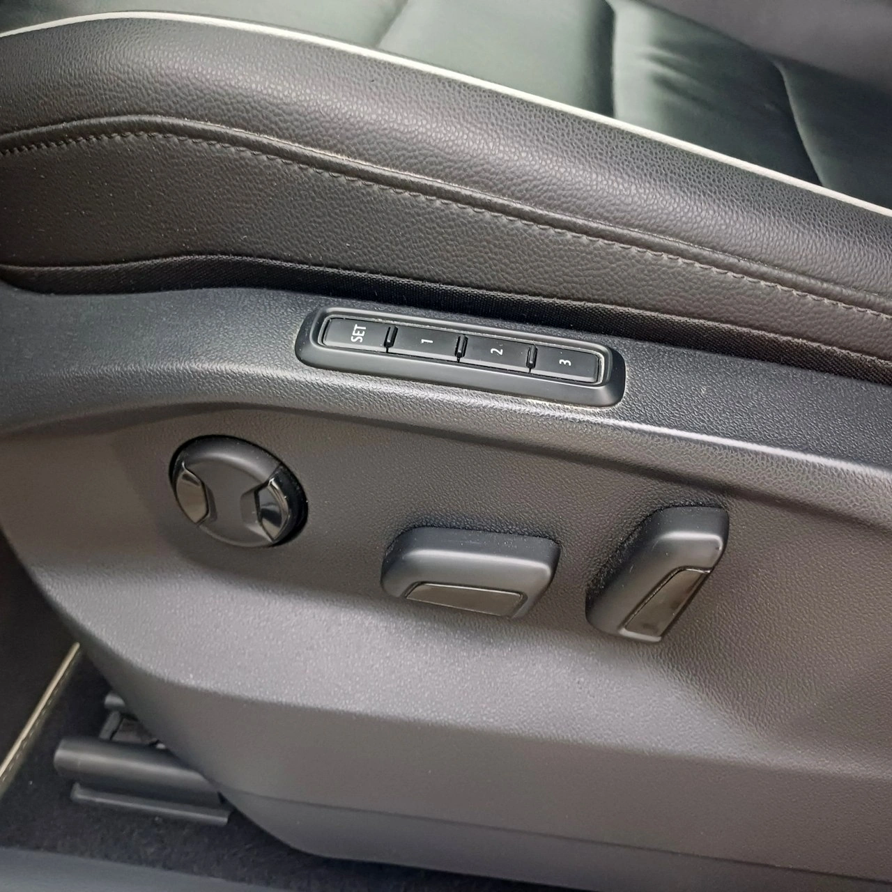 Volkswagen Tiguan - Zdjęcie 26