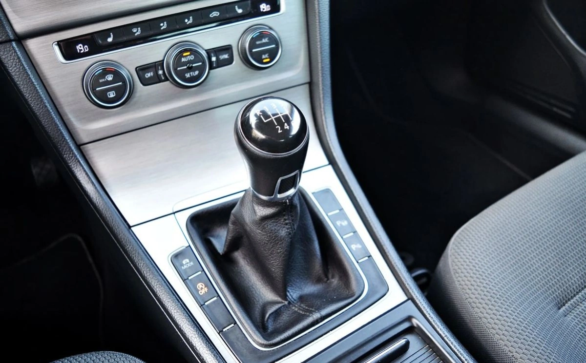 Volkswagen Golf - Zdjęcie 14