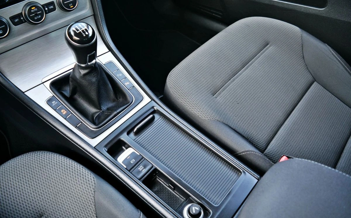 Volkswagen Golf - Zdjęcie 38