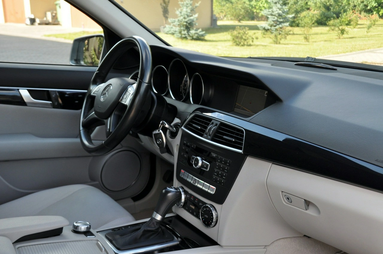 Mercedes C 200 - Zdjęcie 17