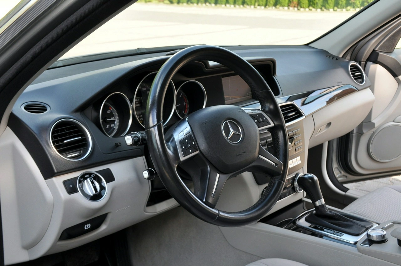 Mercedes C 200 - Zdjęcie 22