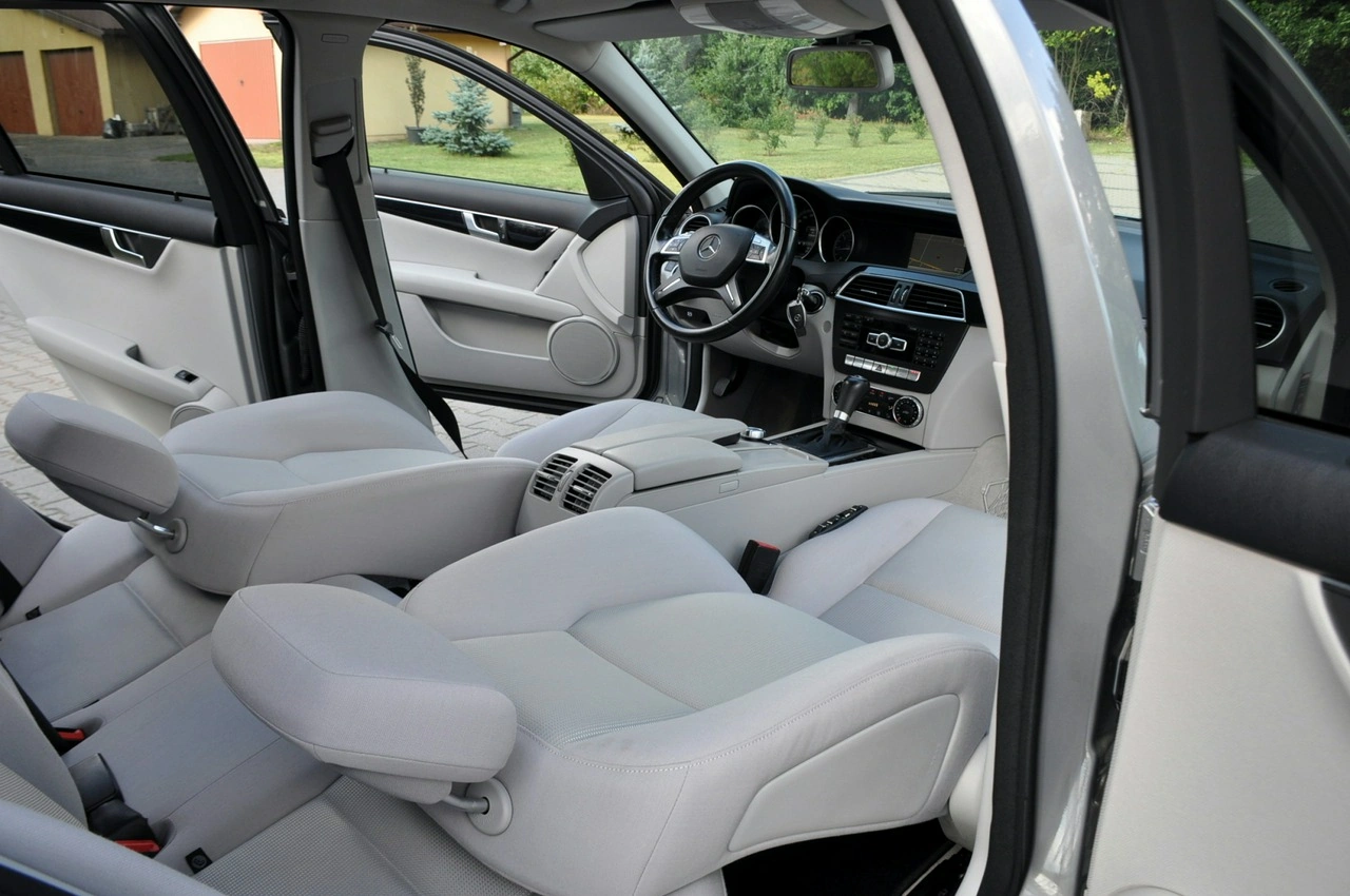 Mercedes C 200 - Zdjęcie 24