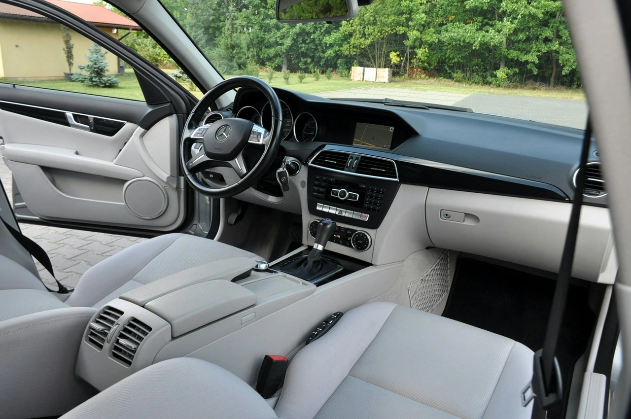 Mercedes C 200 - Zdjęcie 25
