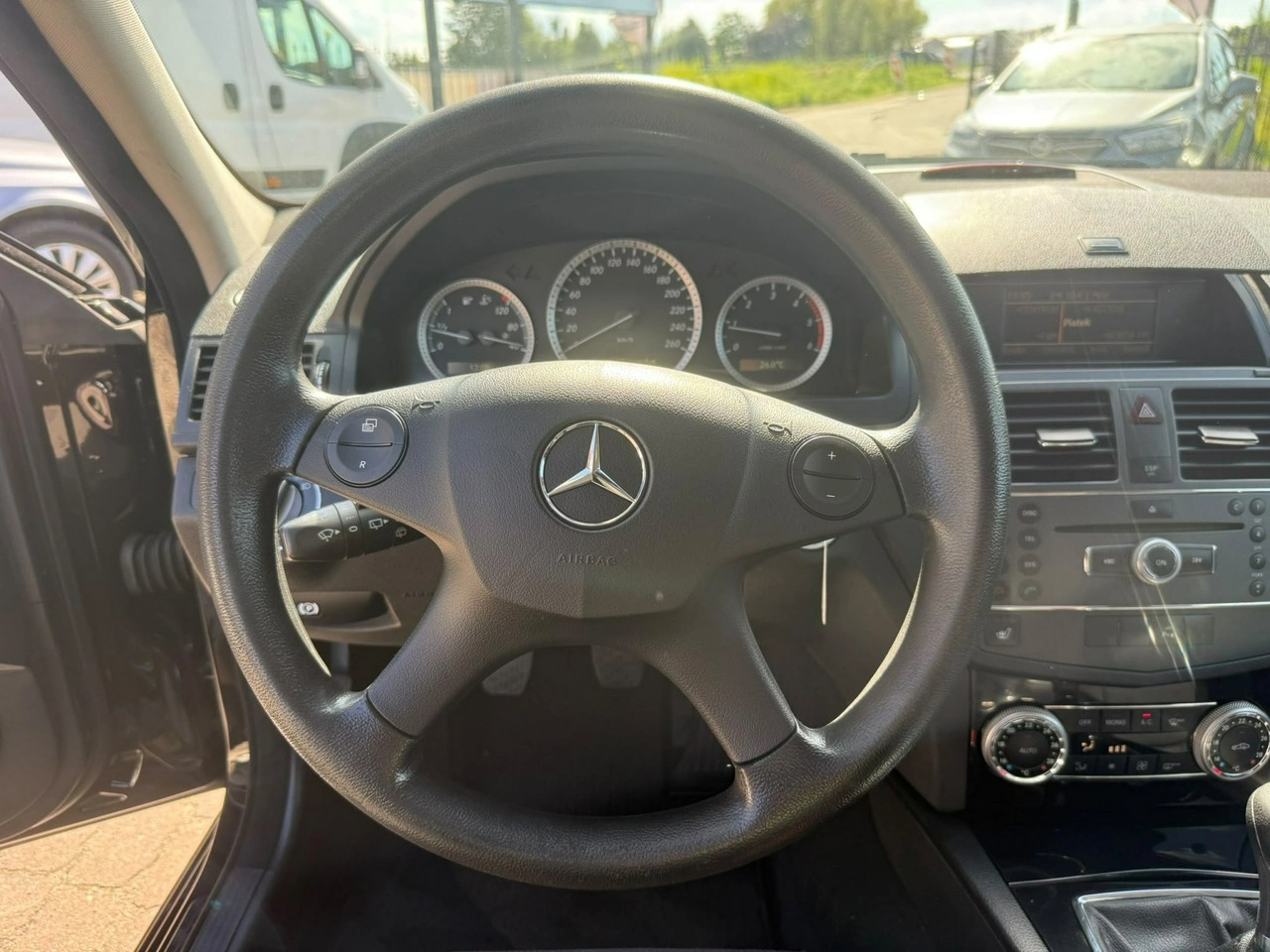 Mercedes C 200 - Zdjęcie 24