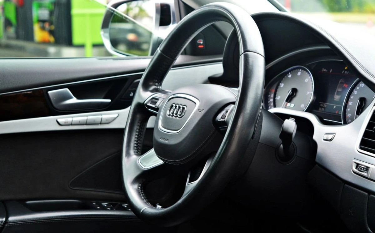 Audi S8 - Zdjęcie 21