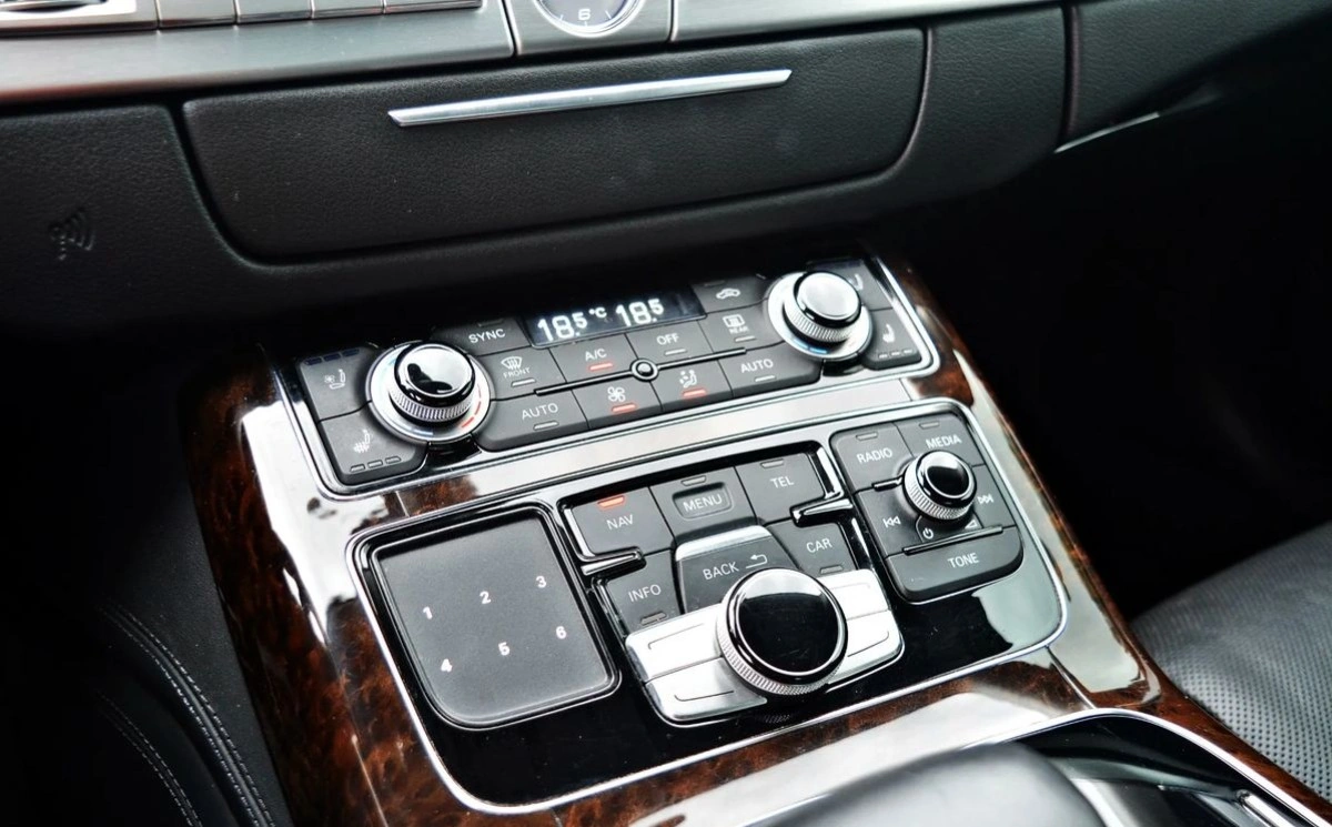 Audi S8 - Zdjęcie 34