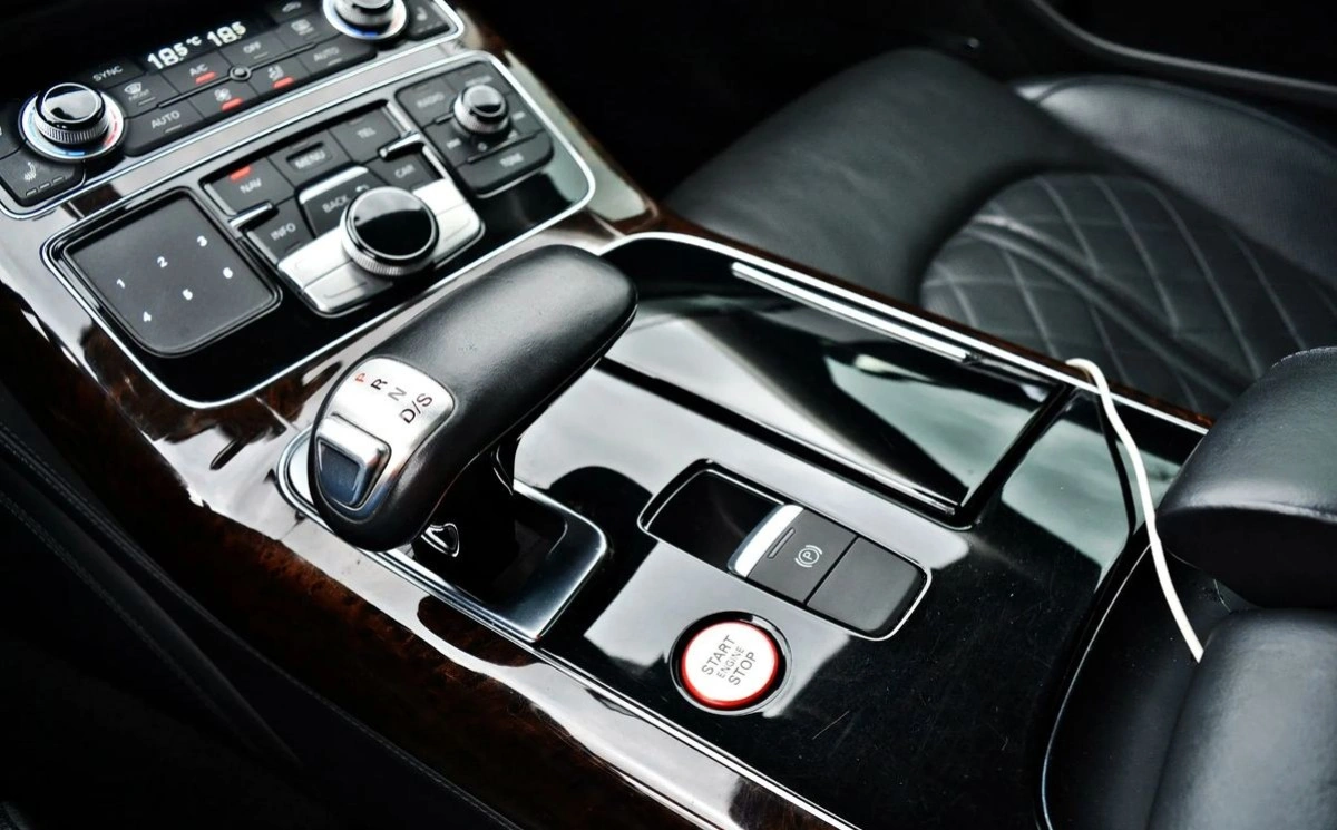 Audi S8 - Zdjęcie 35