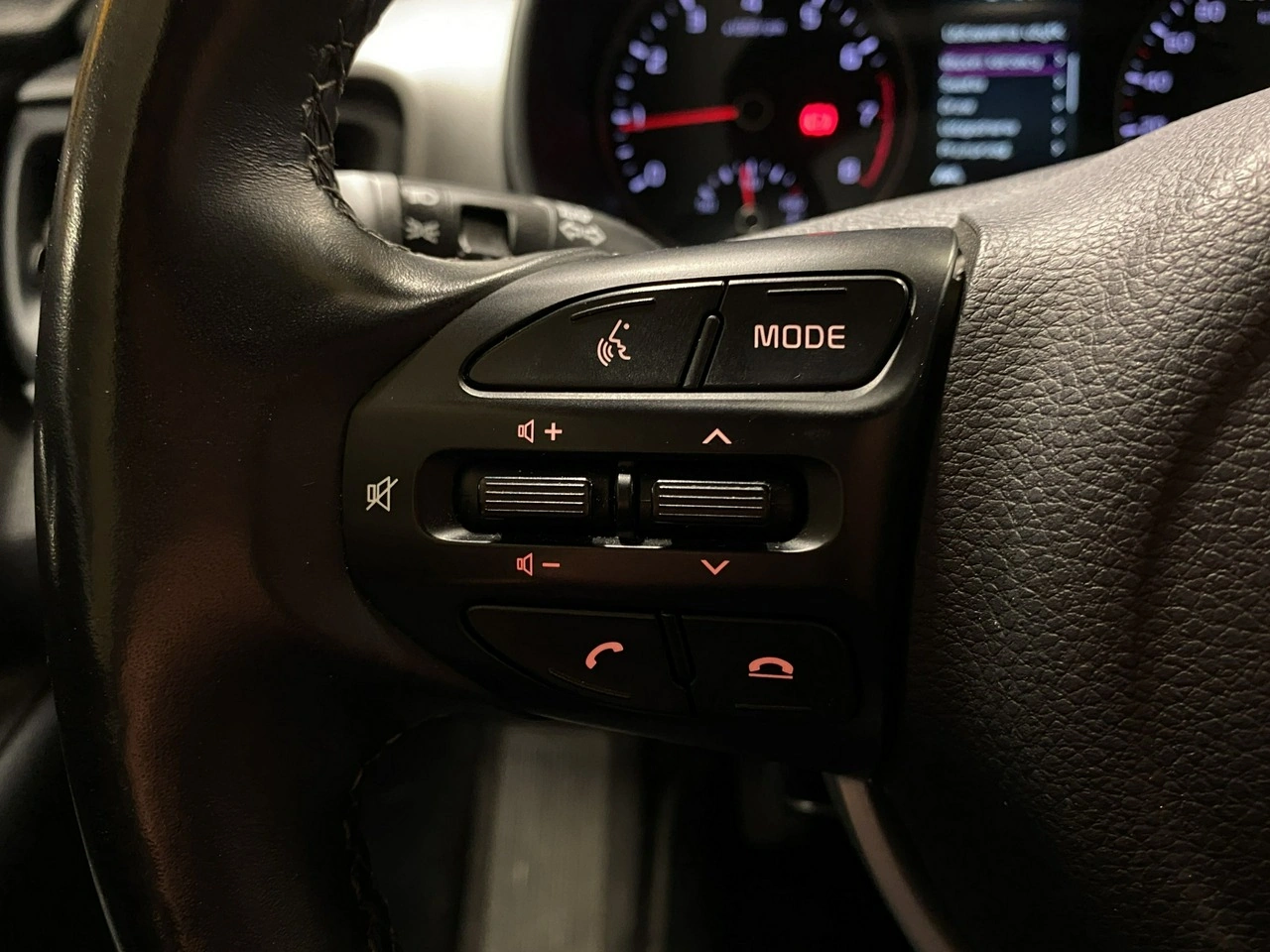 Kia Stonic - Zdjęcie 17