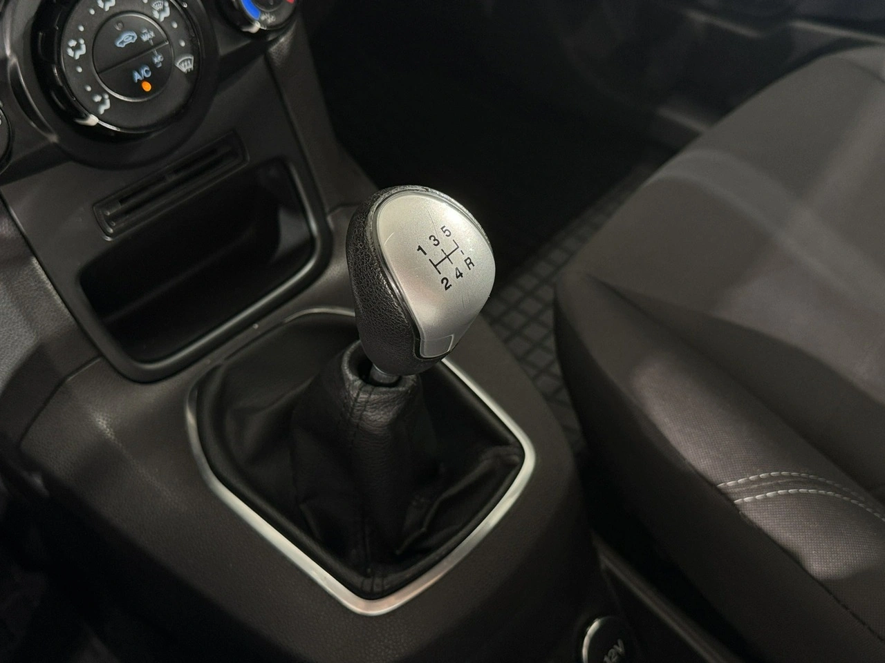 Ford Fiesta - Zdjęcie 15