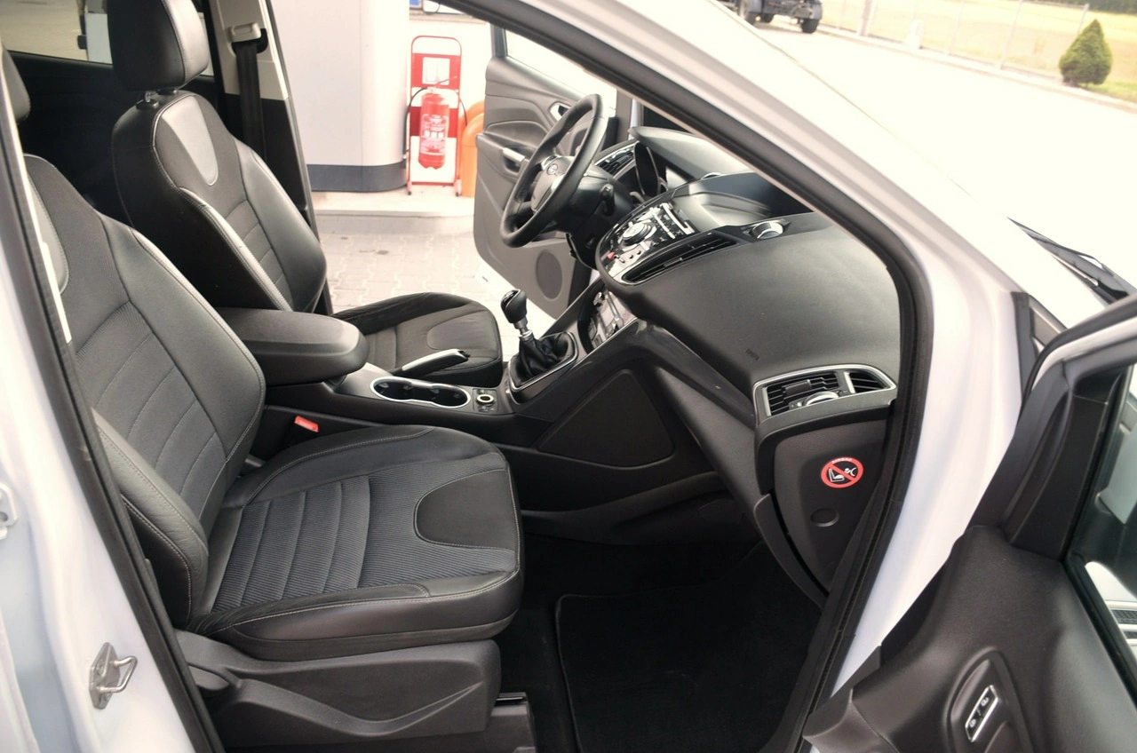 Ford Kuga - Zdjęcie 18