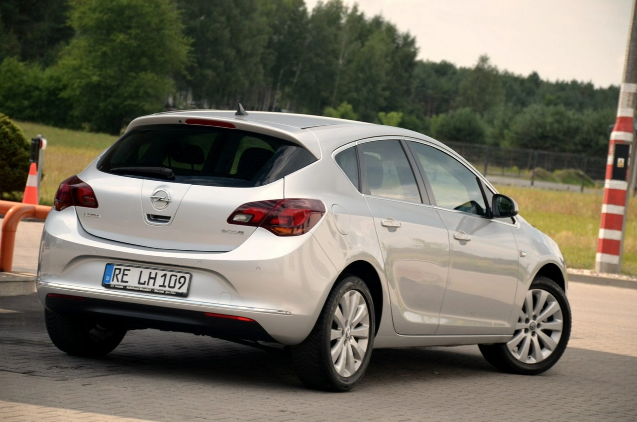 Opel Astra - Zdjęcie 10