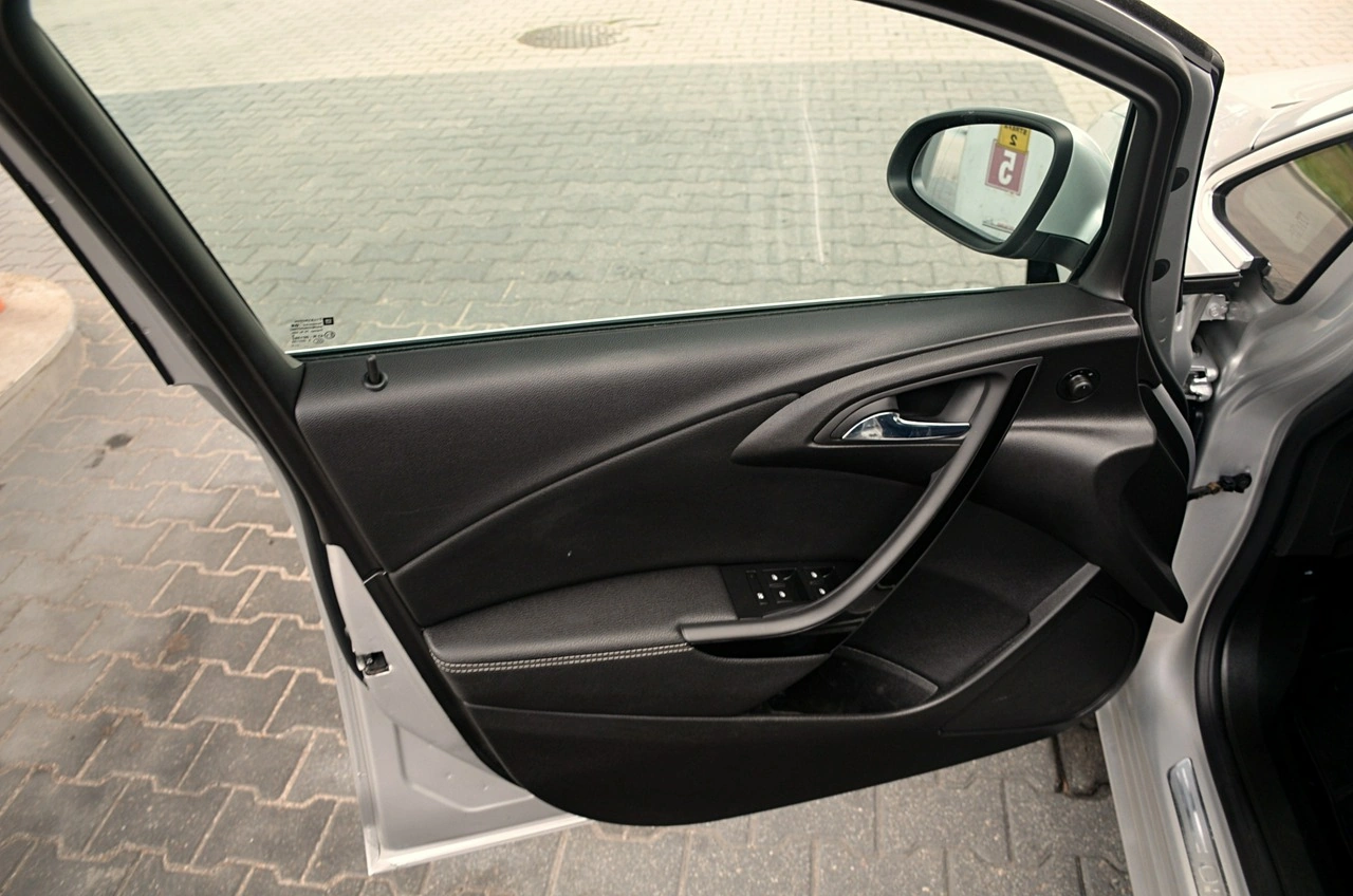 Opel Astra - Zdjęcie 11