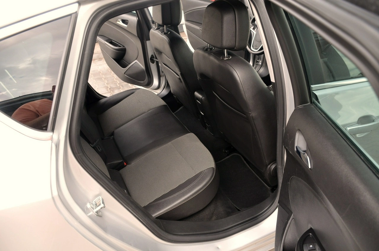Opel Astra - Zdjęcie 14