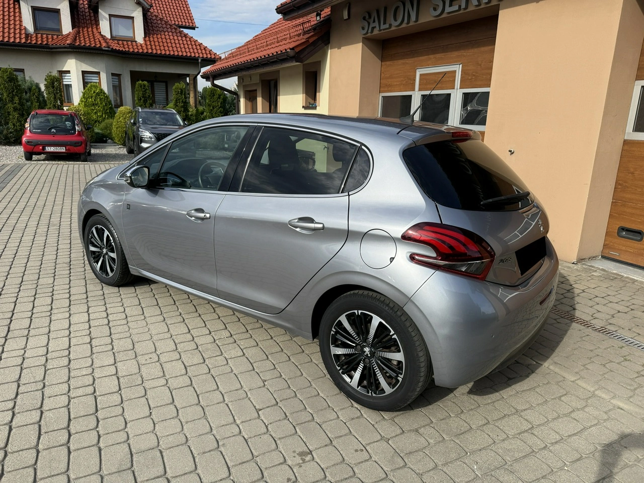 Peugeot 208 - Zdjęcie 9