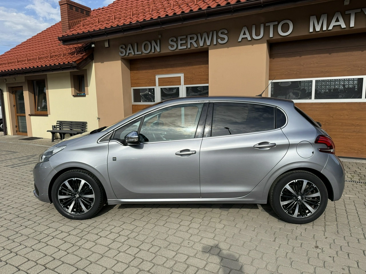 Peugeot 208 - Zdjęcie 10