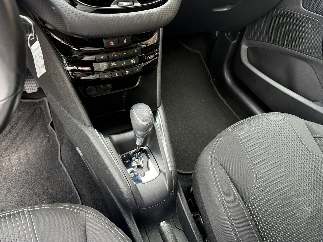 Peugeot 208 - Zdjęcie 21