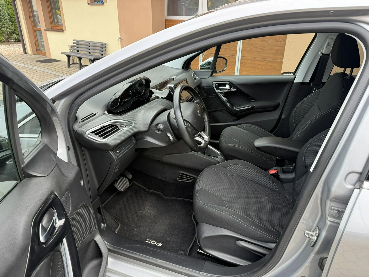 Peugeot 208 - Zdjęcie 23
