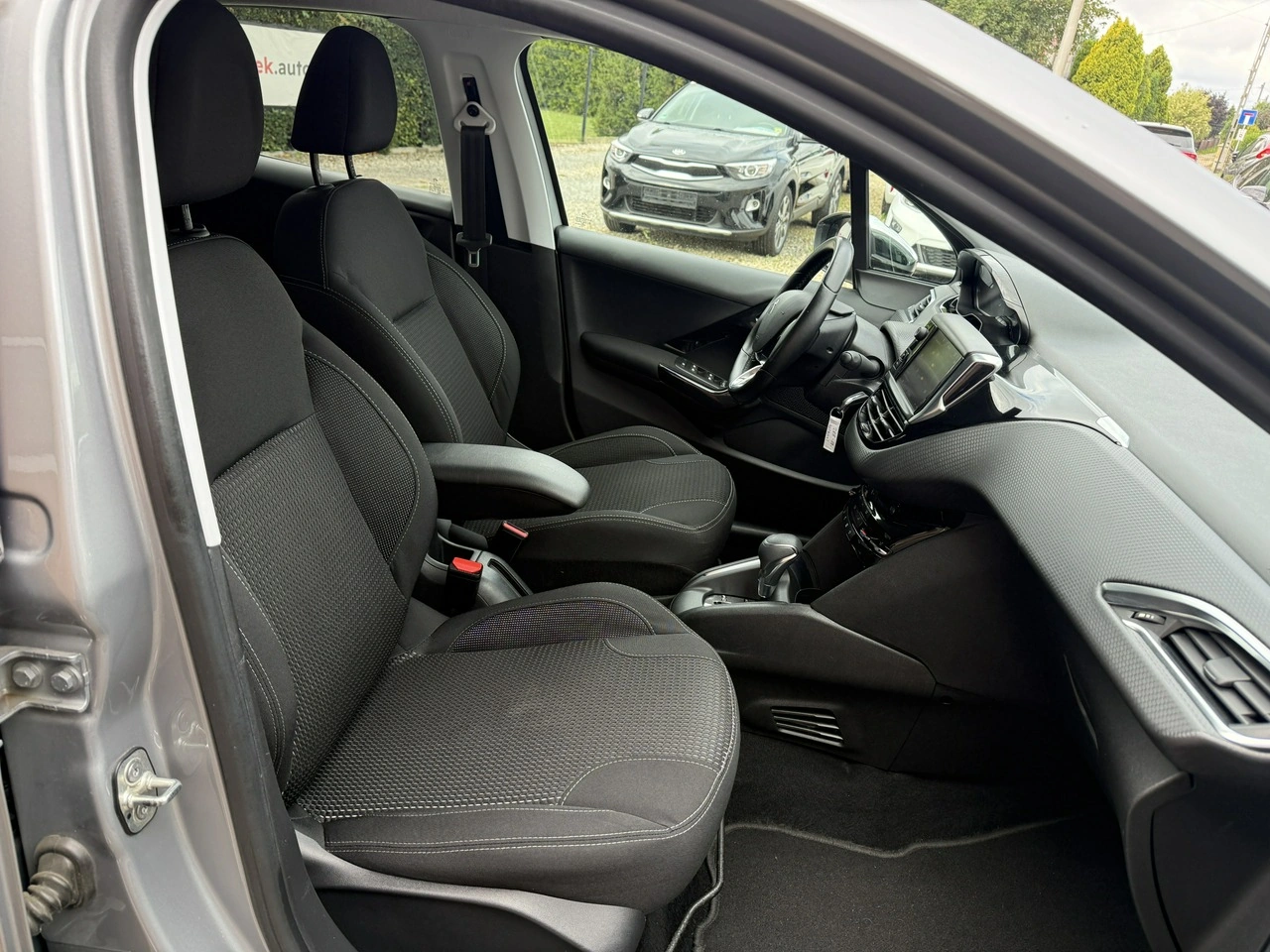 Peugeot 208 - Zdjęcie 24