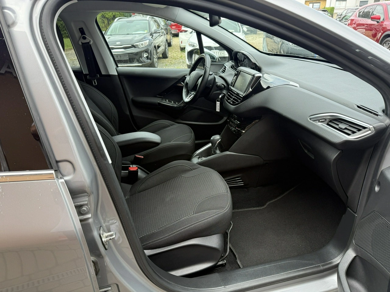 Peugeot 208 - Zdjęcie 25