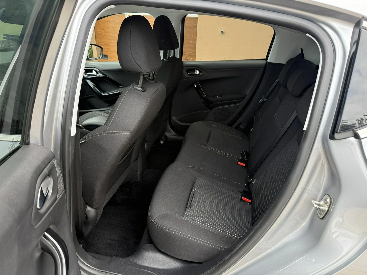 Peugeot 208 - Zdjęcie 27