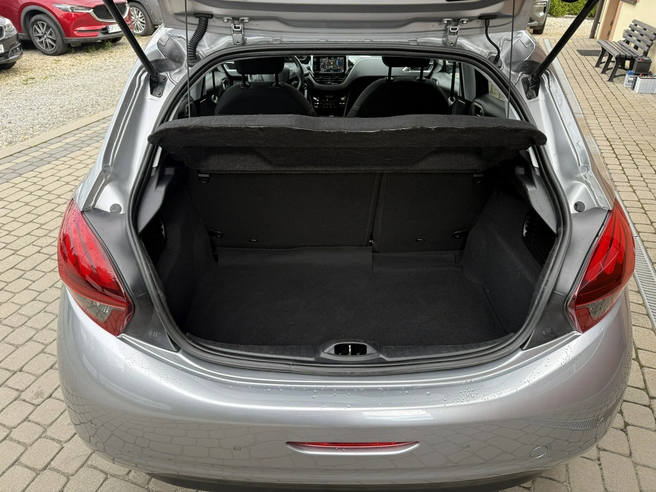 Peugeot 208 - Zdjęcie 28