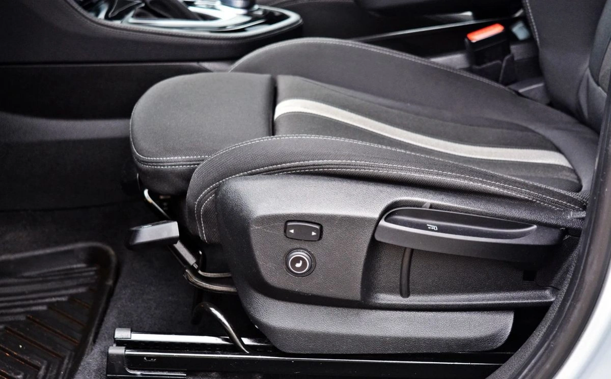 BMW Seria 2 - Zdjęcie 13