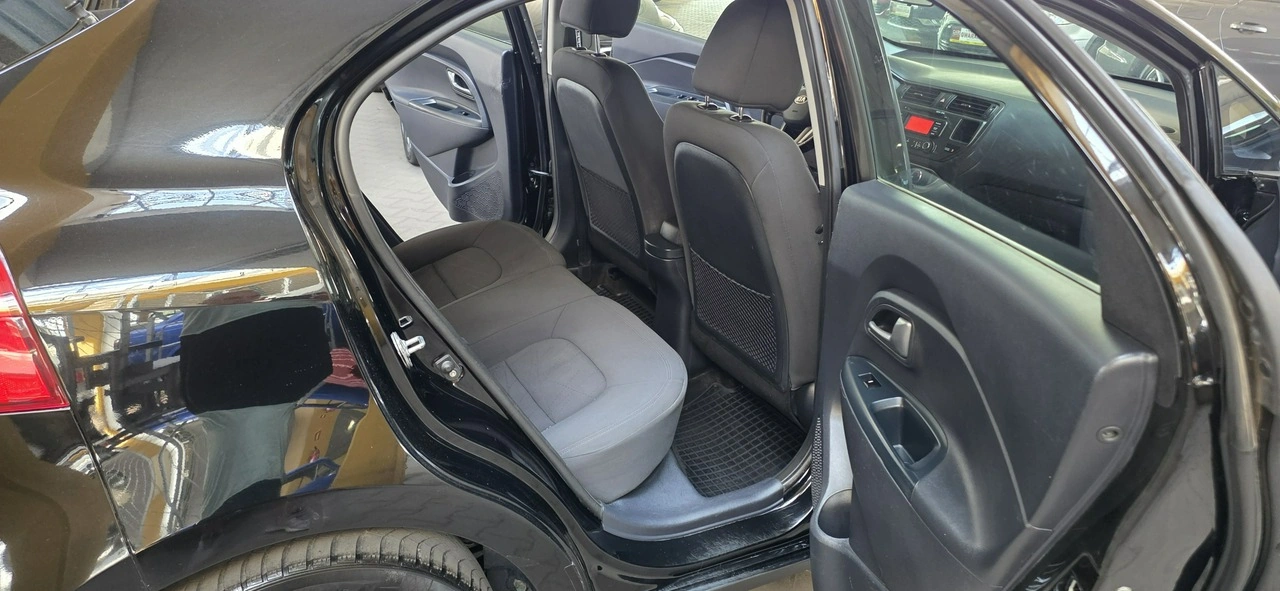 Kia Rio - Zdjęcie 14