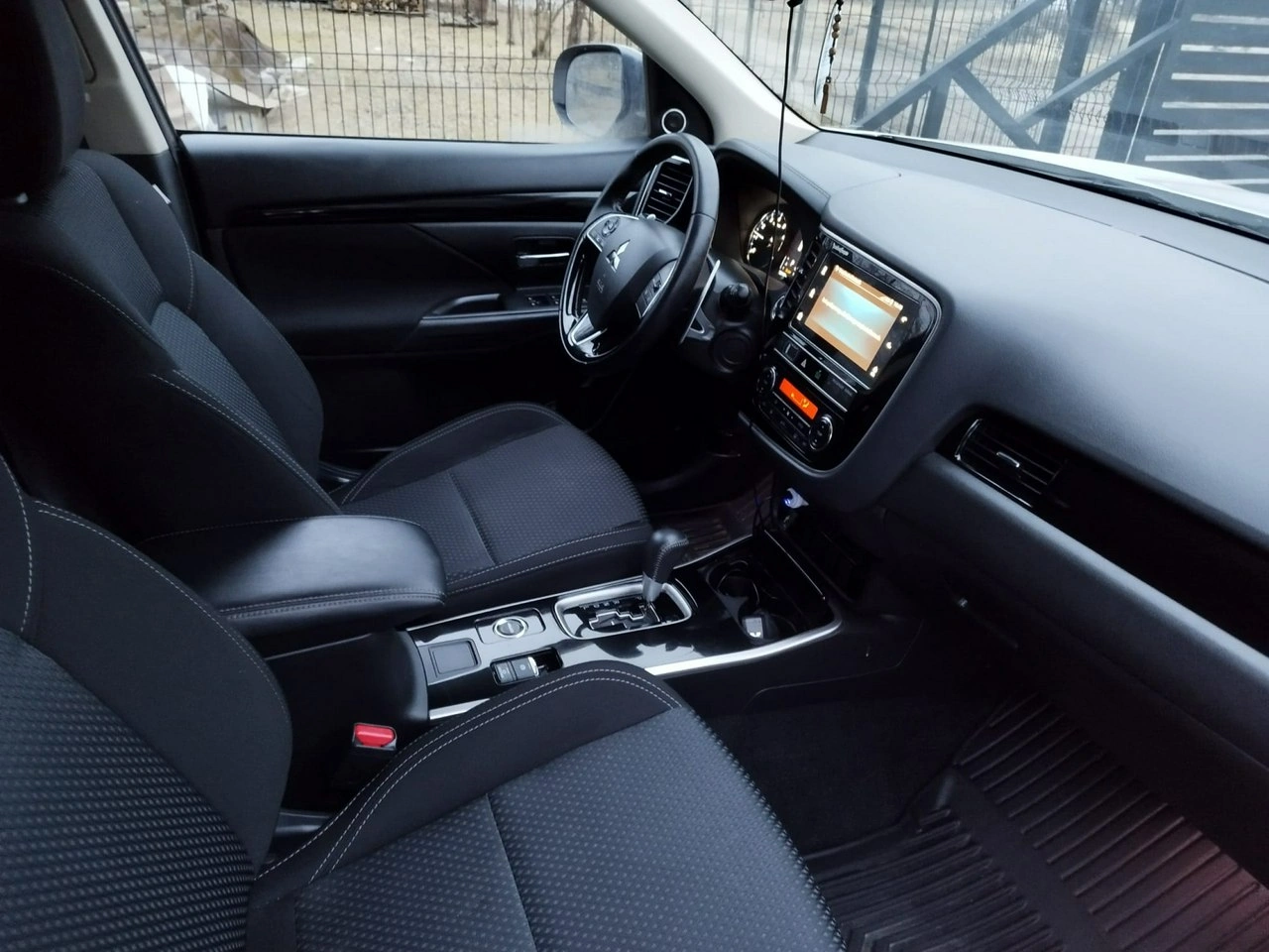 Mitsubishi Outlander - Zdjęcie 8