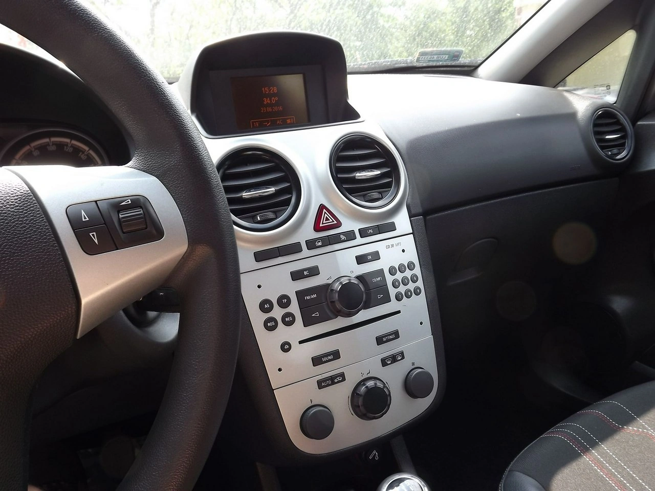 Opel Corsa - Zdjęcie 17