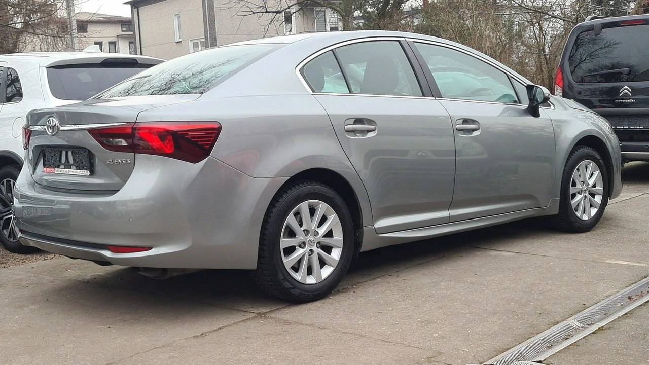 Toyota Avensis - Zdjęcie 1
