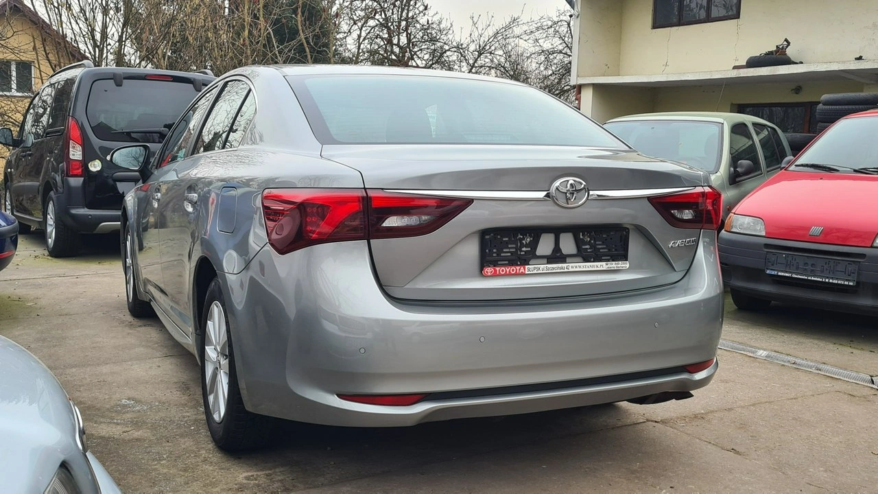Toyota Avensis - Zdjęcie 10