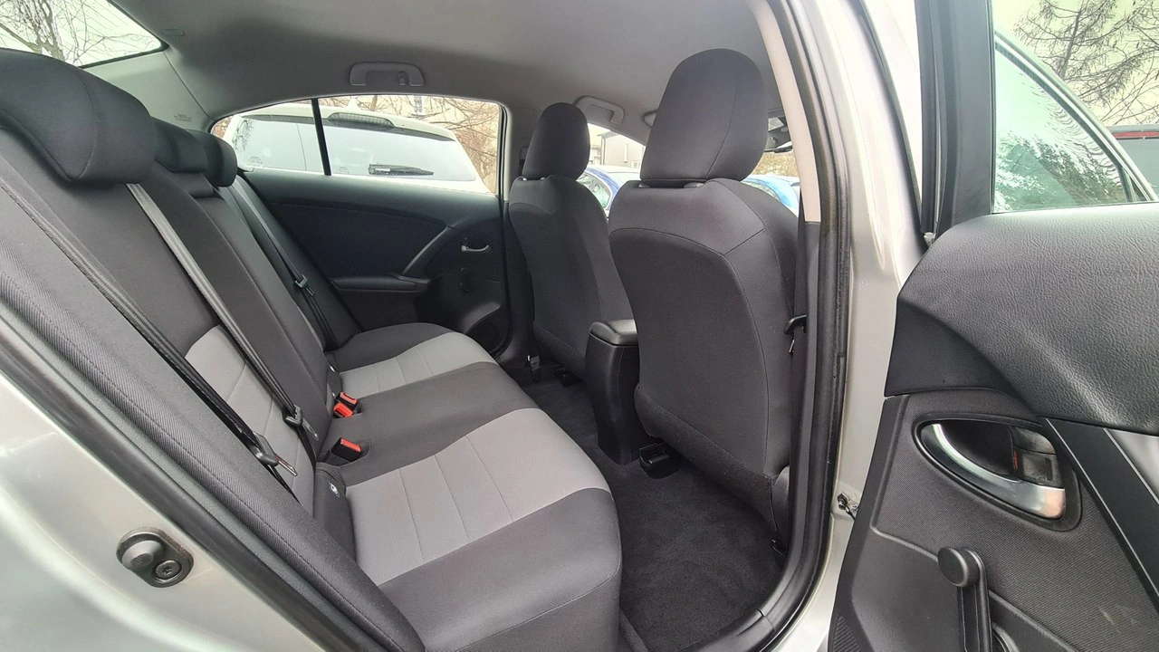 Toyota Avensis - Zdjęcie 15