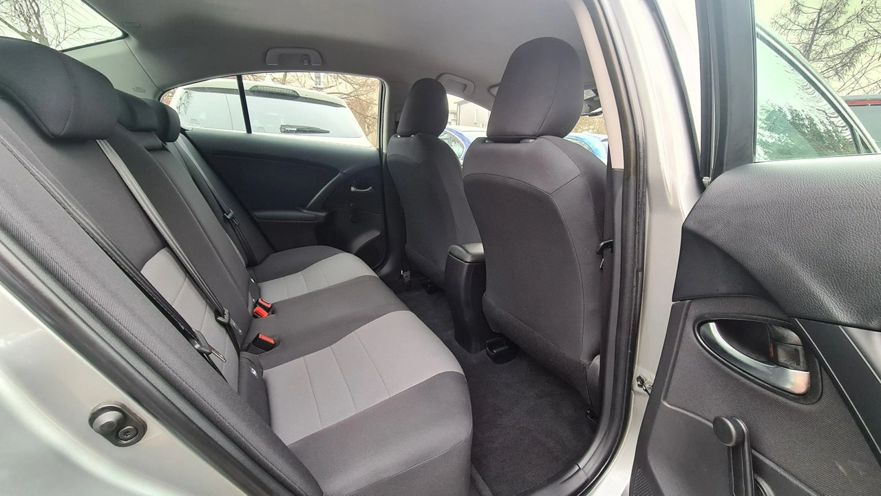 Toyota Avensis - Zdjęcie 15