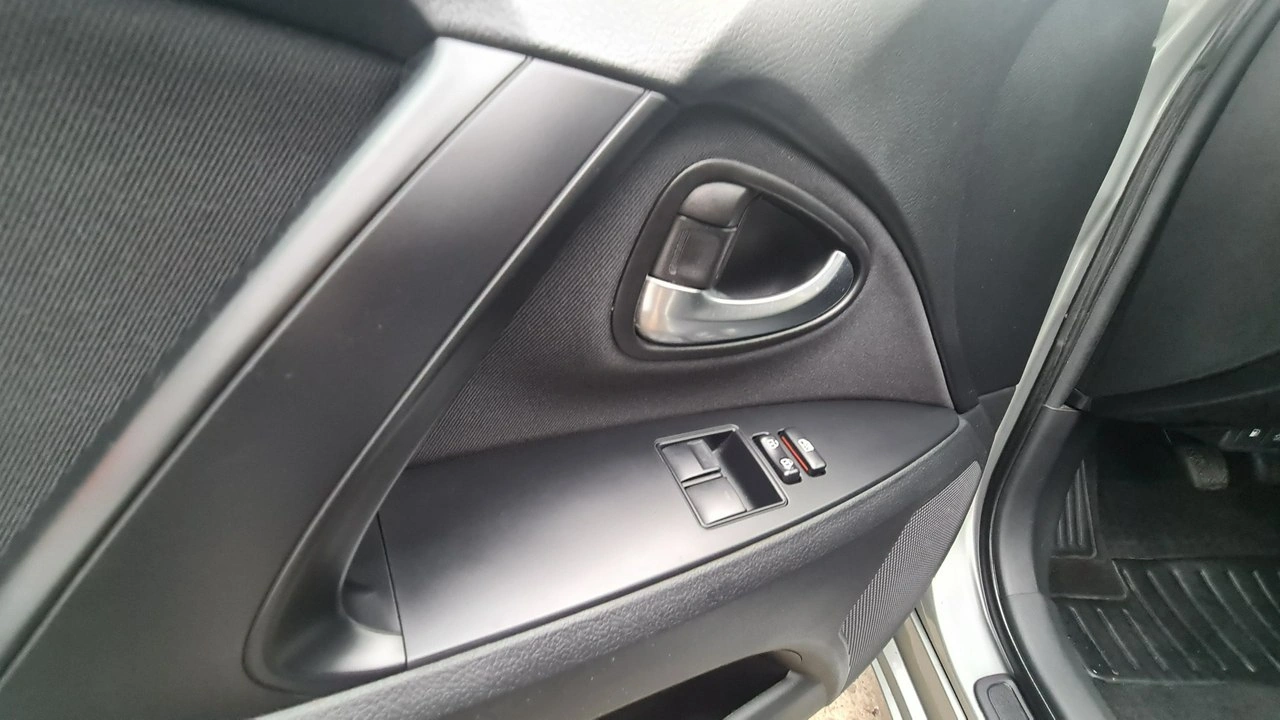 Toyota Avensis - Zdjęcie 13