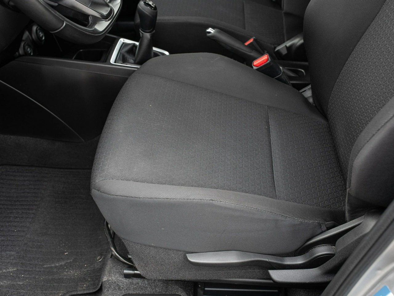 Suzuki Swift - Zdjęcie 9
