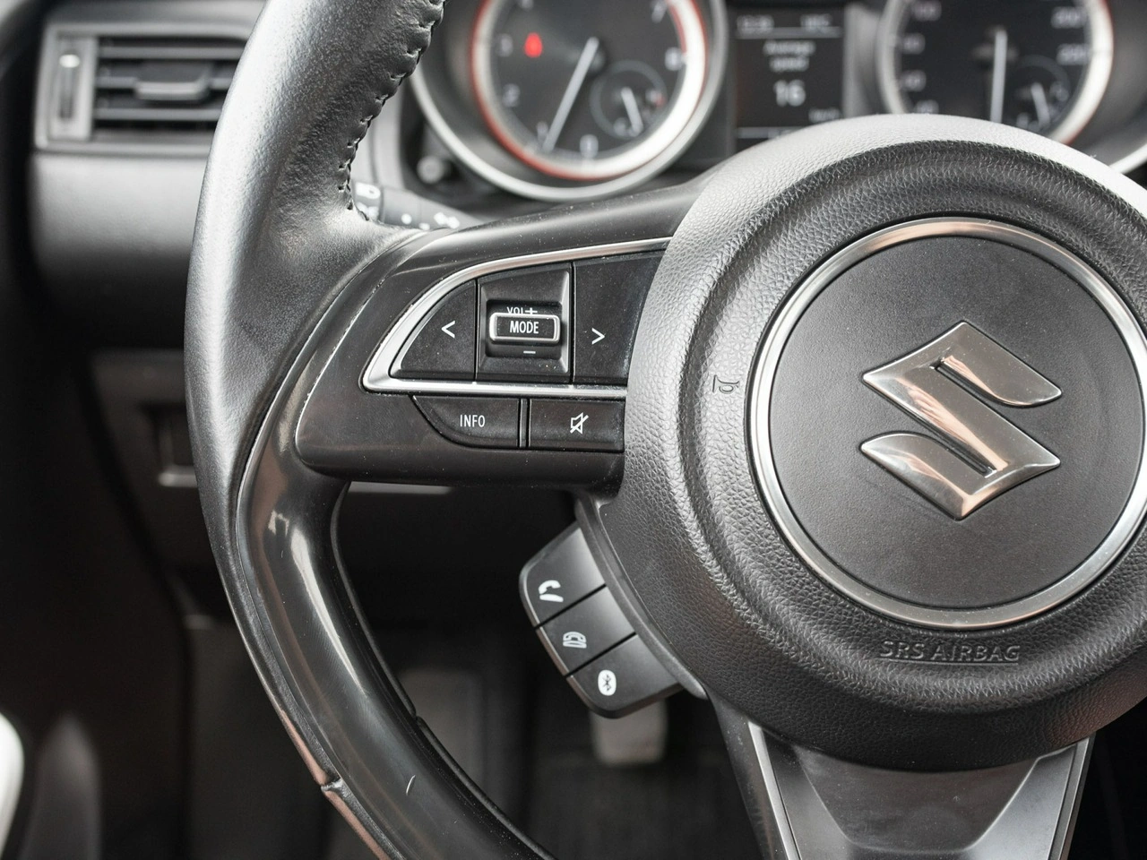 Suzuki Swift - Zdjęcie 11