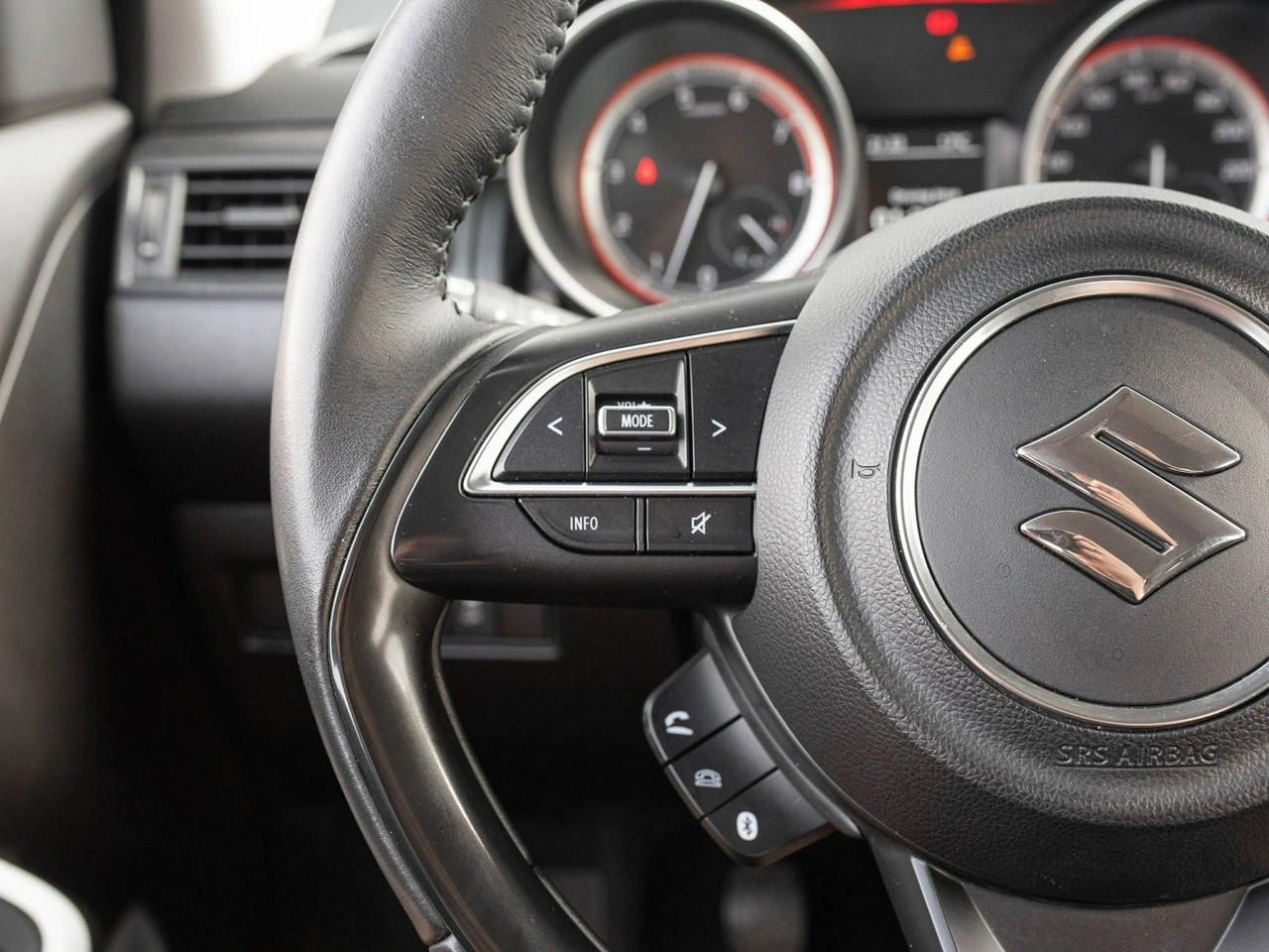 Suzuki Swift - Zdjęcie 11
