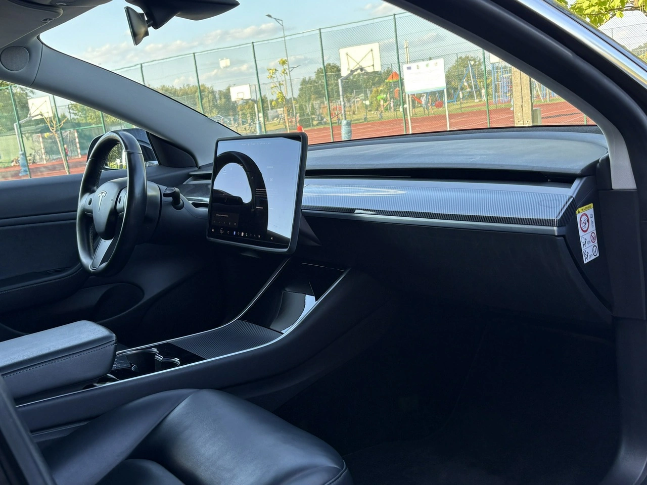 Tesla Model 3 - Zdjęcie 12