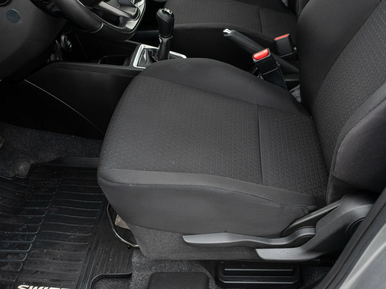 Suzuki Swift - Zdjęcie 9