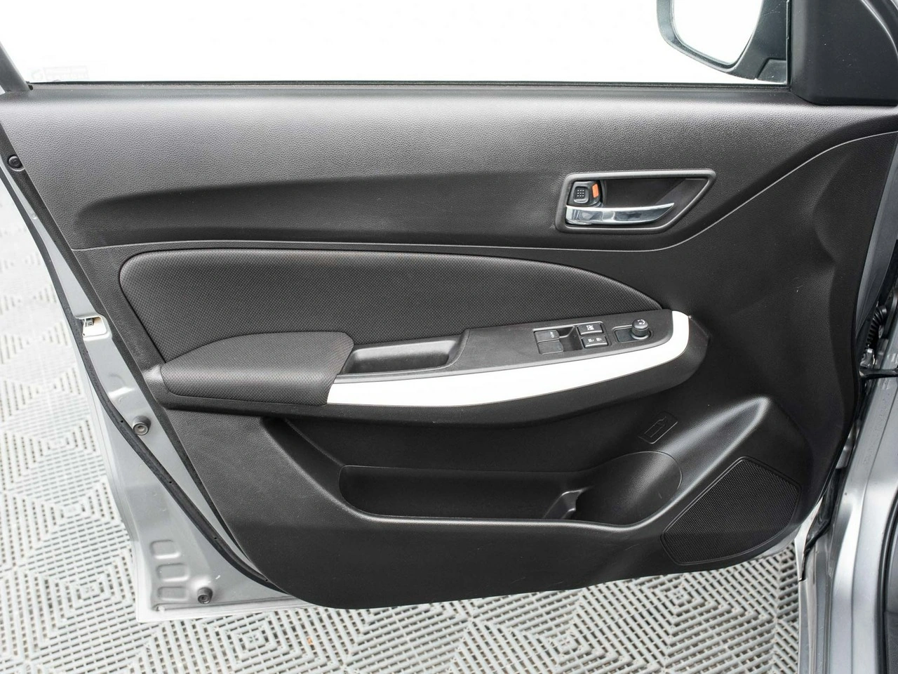 Suzuki Swift - Zdjęcie 8