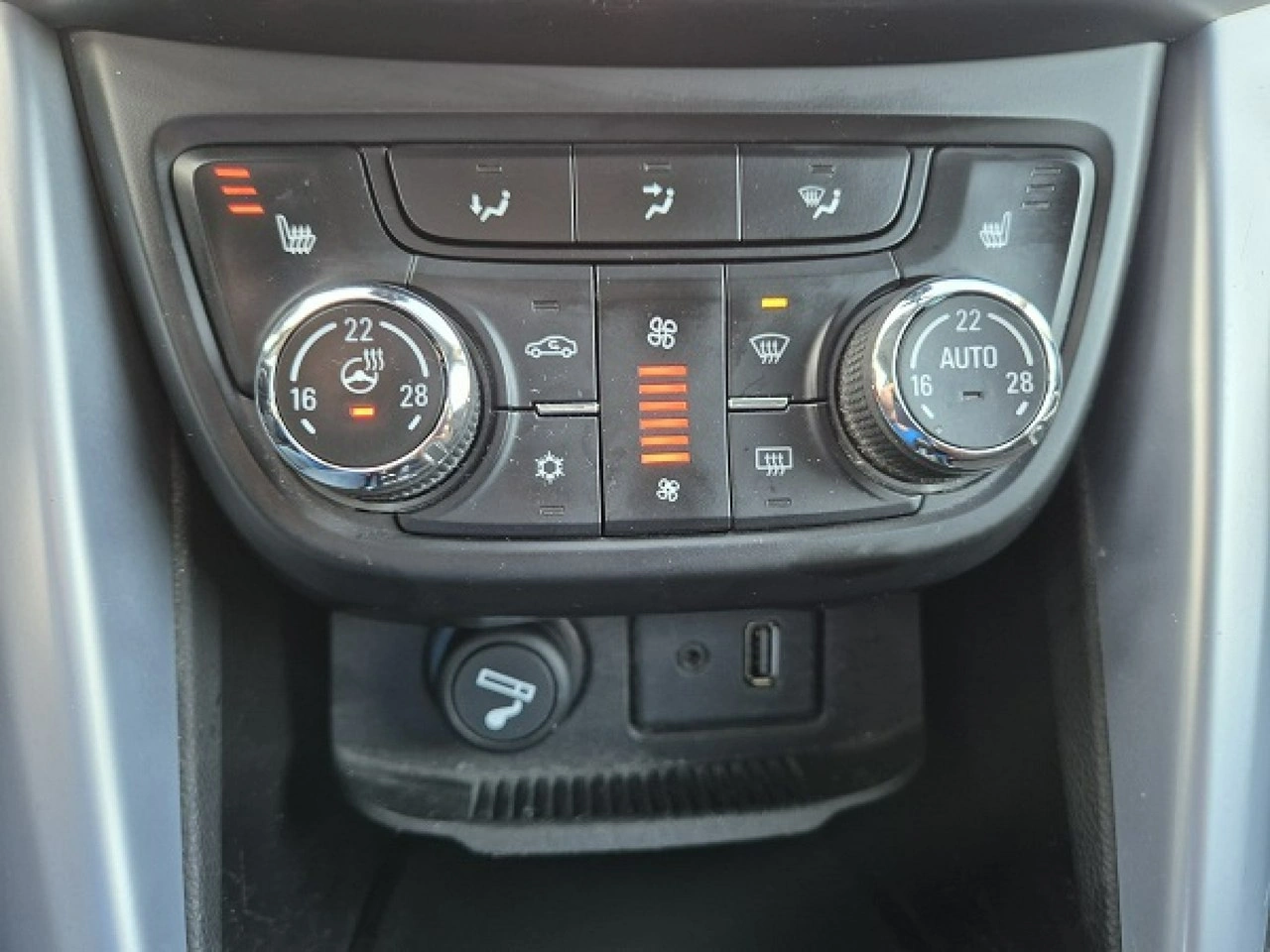 Opel Zafira - Zdjęcie 23