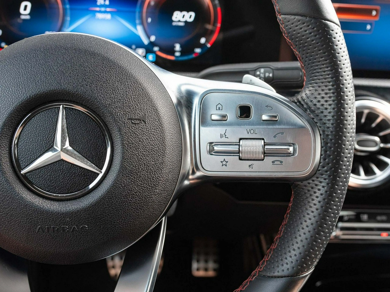 Mercedes CLA 200 - Zdjęcie 13