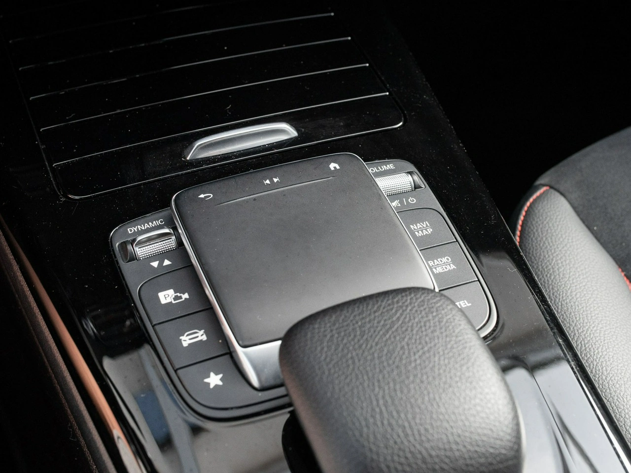 Mercedes CLA 200 - Zdjęcie 14